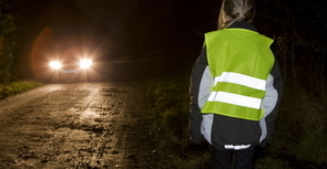 Policja przypomina o stosowaniu odblasków. 