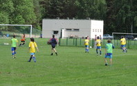 Trening na boisku sportowym w Czerninie 